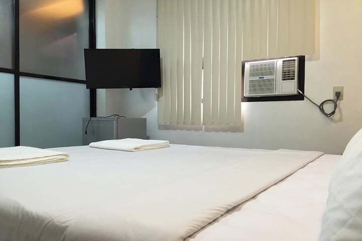 Room 13 of 37