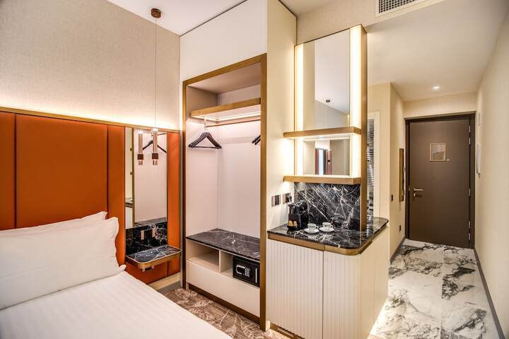 Room 30 of 114