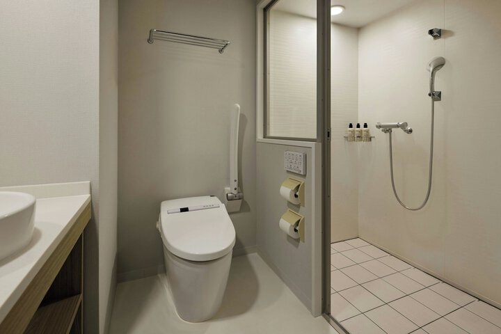 Room 6 of 16