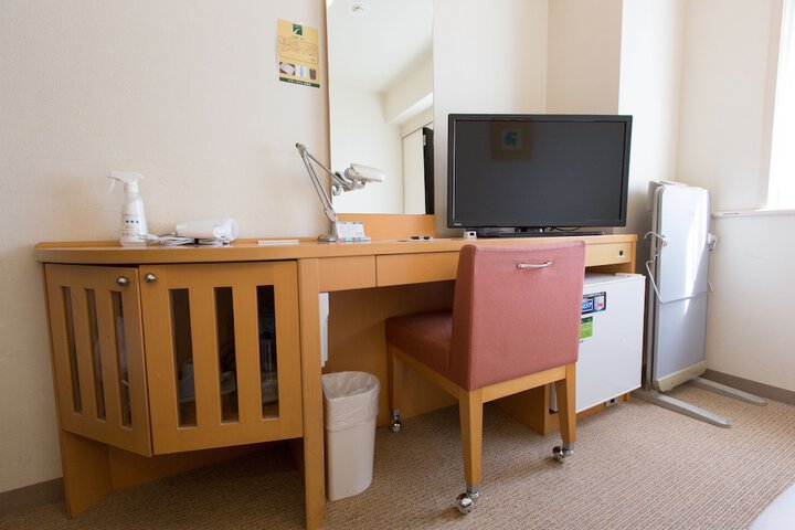 Room 6 of 50