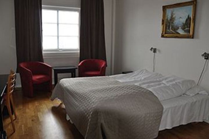 Room 11 of 30
