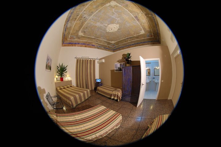 Room 4 of 14
