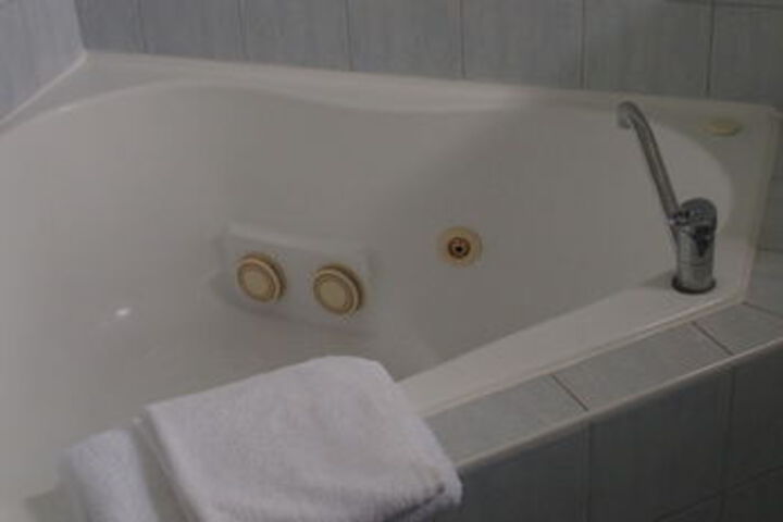 Hot Tub 23 of 30