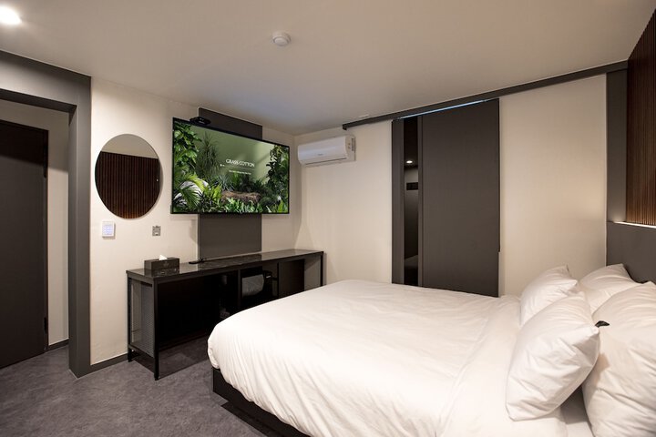 Room 16 of 40