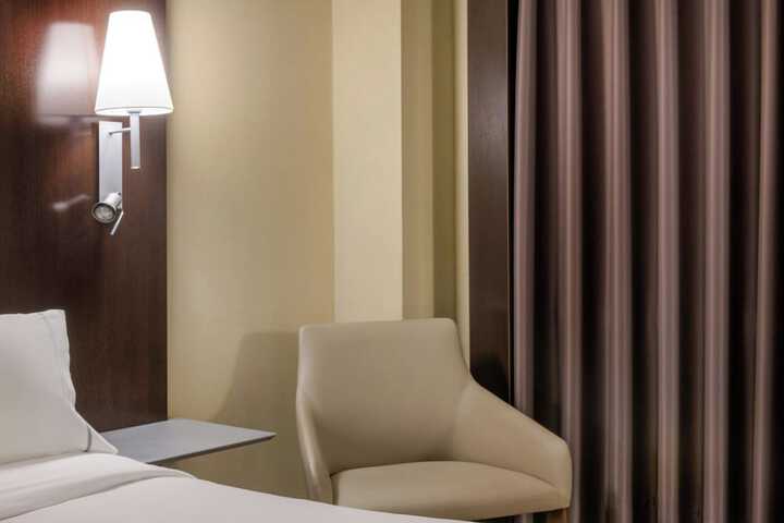 Room 10 of 44
