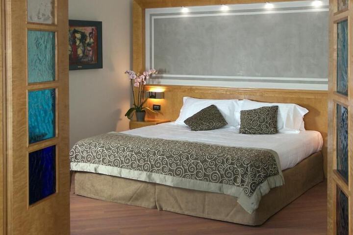Room 19 of 73