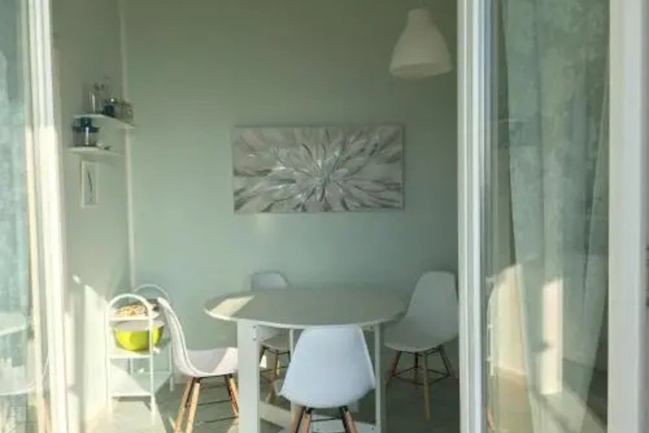 Room 4 of 15