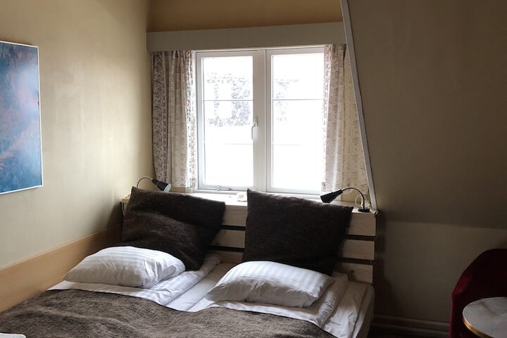Room 8 of 62