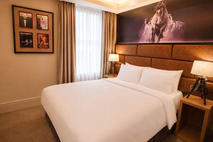 Room 9 of 34