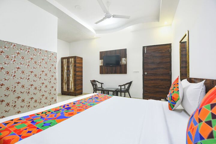 Room 17 of 35