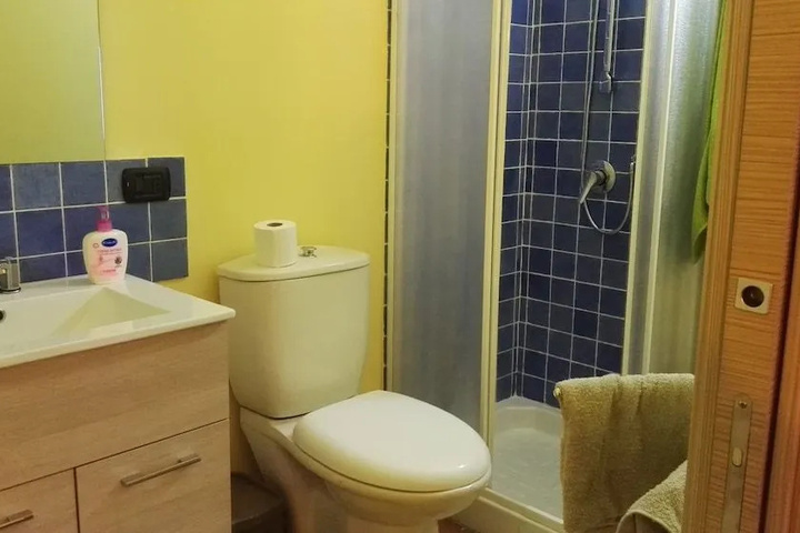 Room 9 of 16