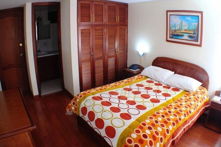 Room 5 of 28