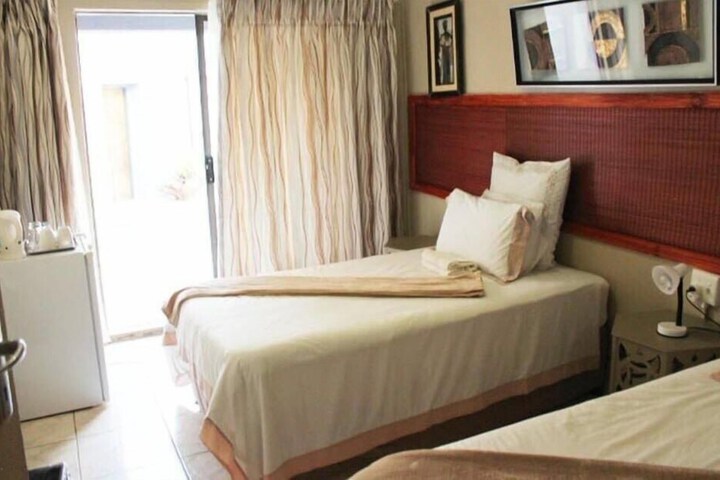 Room 10 of 22