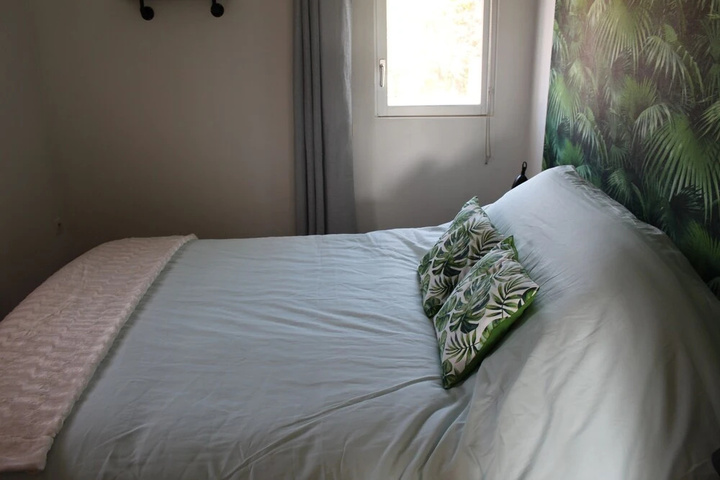 Room 2 of 8