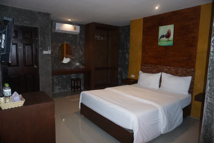 Room 8 of 32