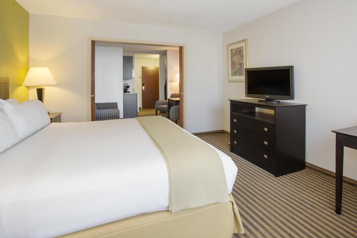 2 Queen Beds (8 of 19)