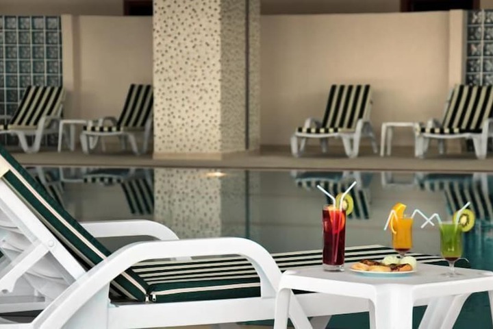 Hotel Pool