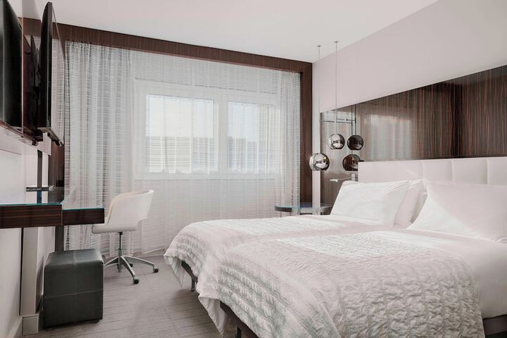 Room 17 of 171