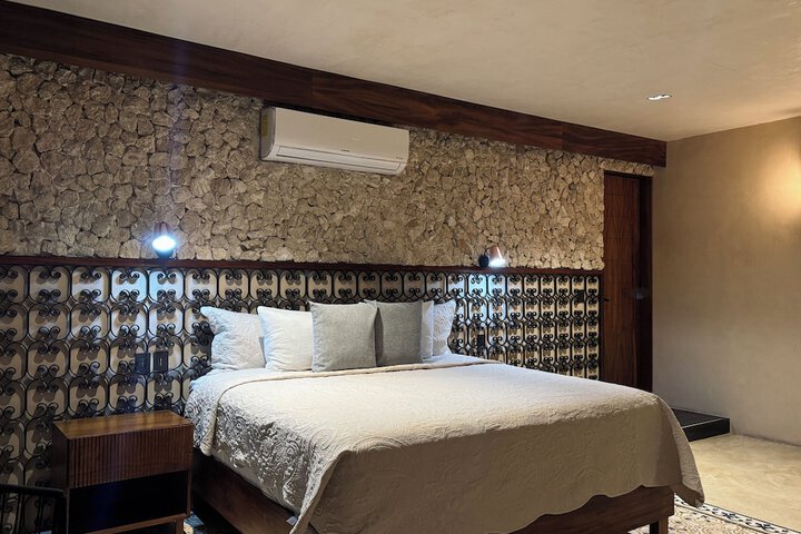 Room 38 of 160
