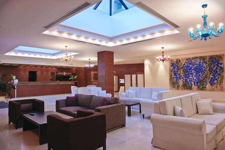 Entrance & Lobby