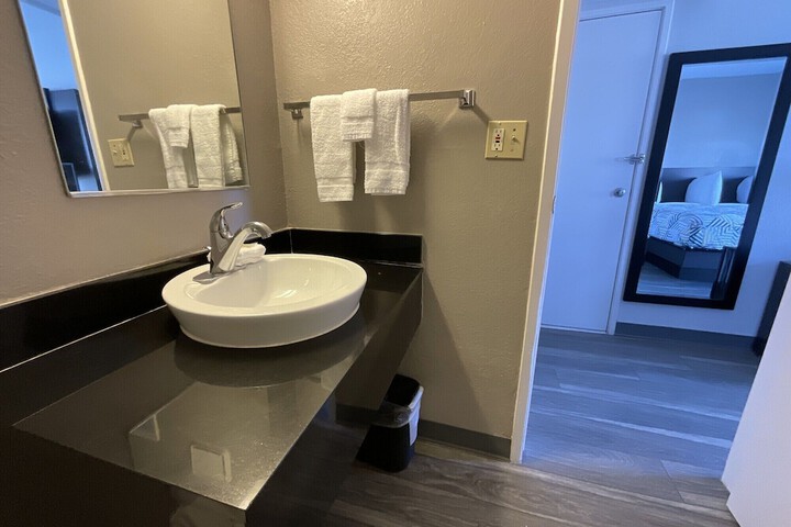 Room 30 of 43
