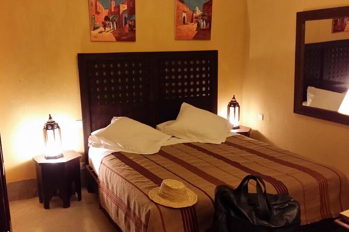 Room 5 of 103