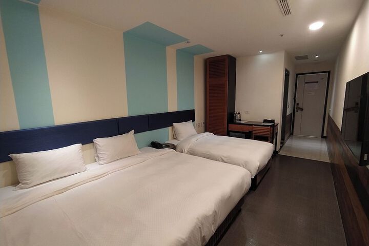 Room 32 of 68