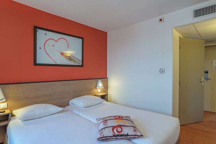 Room 13 of 23