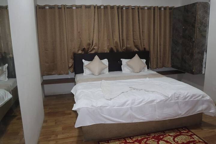 Room 2 of 5