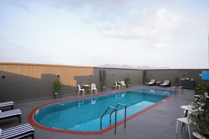 Pool 40 of 65
