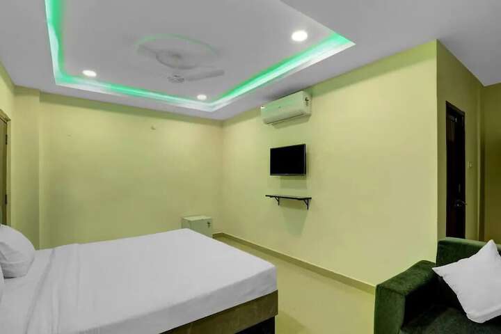 Room 13 of 26