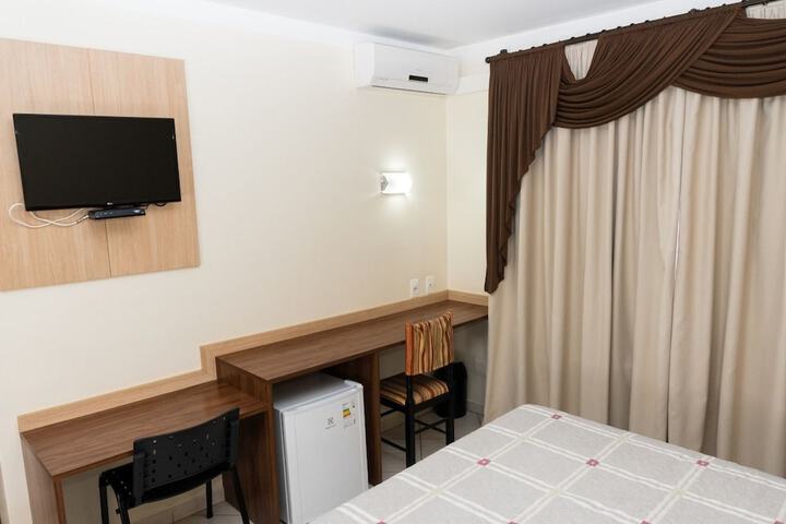 Room 17 of 39