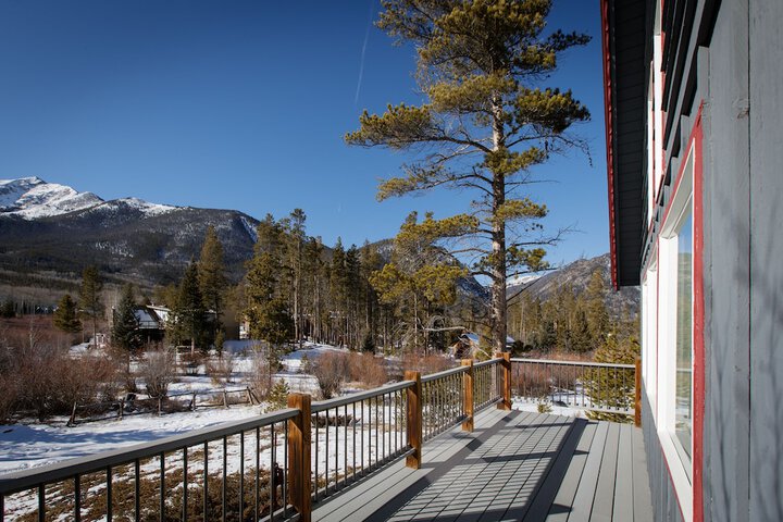 Sundeck 27 of 32