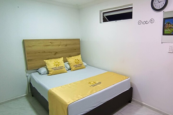 Room 4 of 16