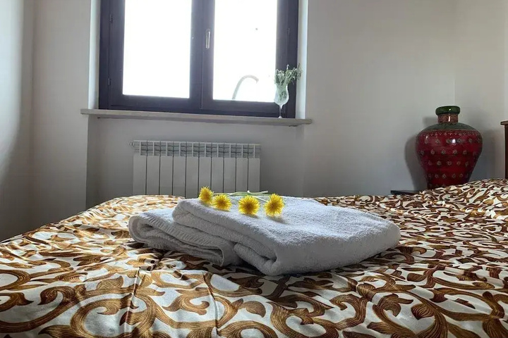Room 4 of 18
