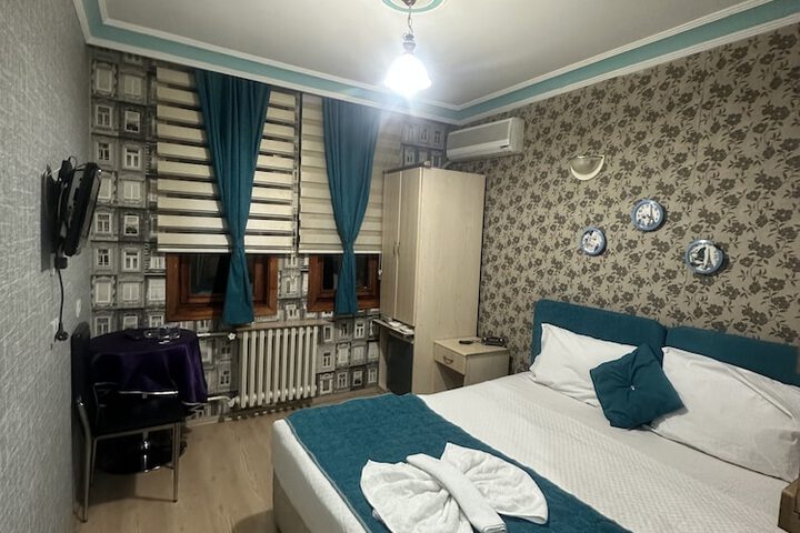 Room 16 of 50