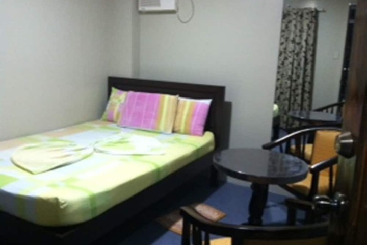 Room 10 of 21