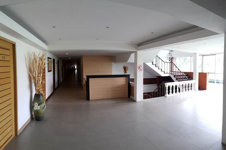 Ballroom/Hall 121 of 127