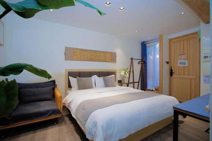 Room 2 of 48