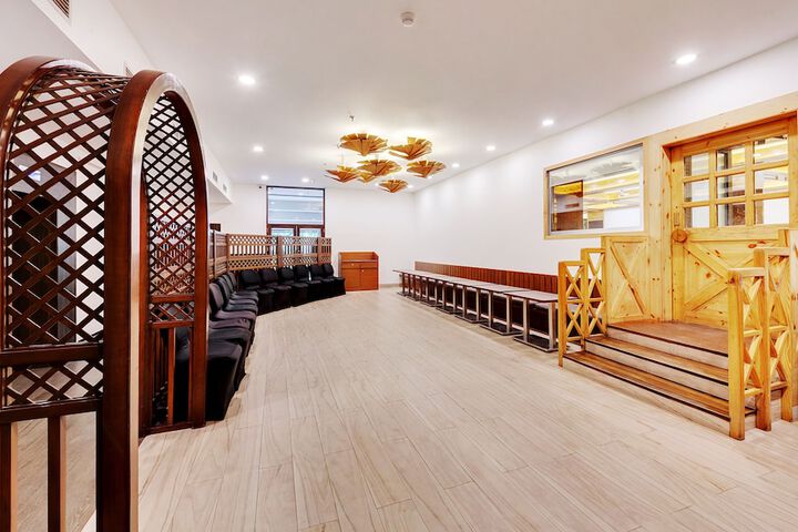 Ballroom/Hall 51 of 62