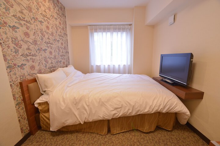 Room 18 of 33