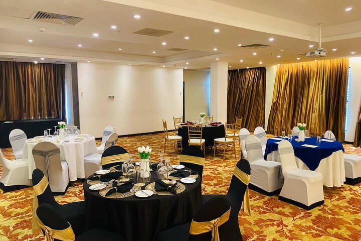 Ballroom/Hall 79 of 86