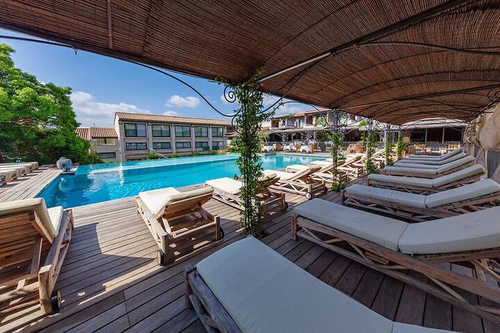 Pool Hotel