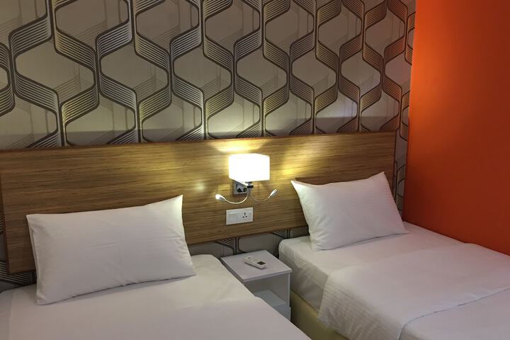 Room 12 of 34