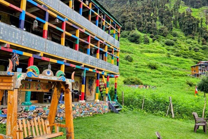 Vedas Homestay | Waichin Valley in Bhuntar