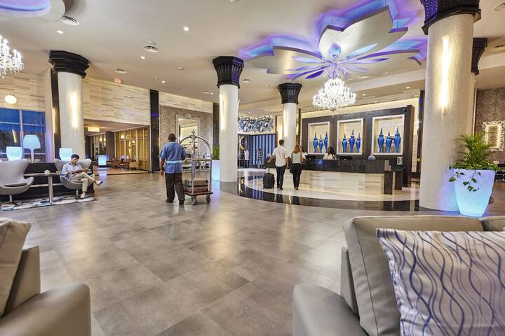Entrance & Lobby