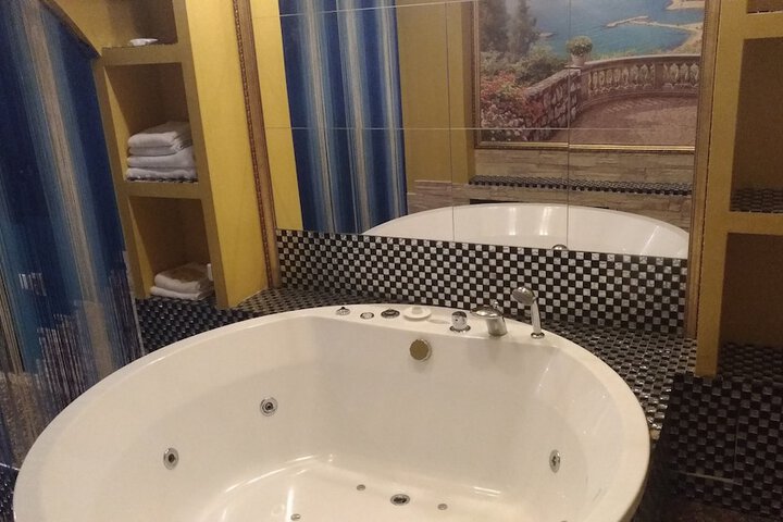 Hot Tub 69 of 99