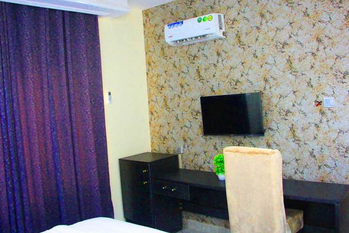 Room 10 of 15