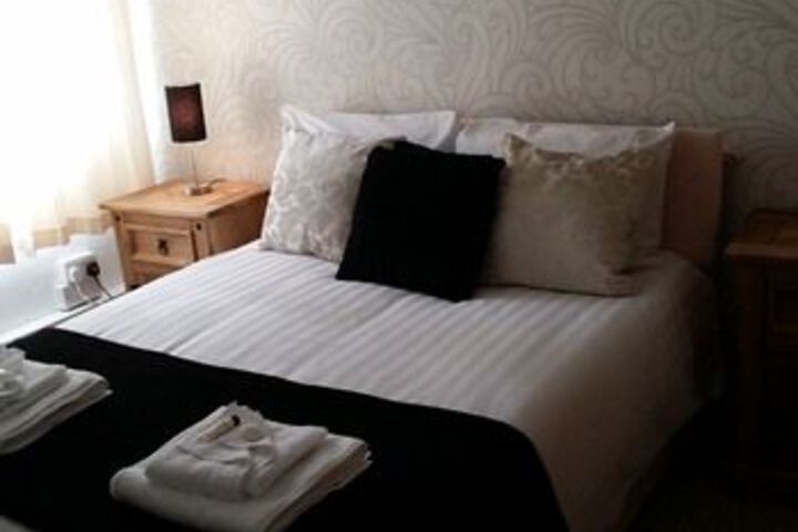 Room 7 of 33