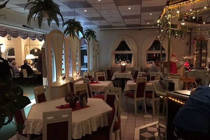 Dining 45 of 66